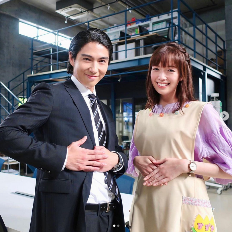 佐藤栞里　“音羽先生”賀来賢人へ「尊敬と感謝の気持ちでいっぱい」 笑顔の2ショットに「泣けちゃう」