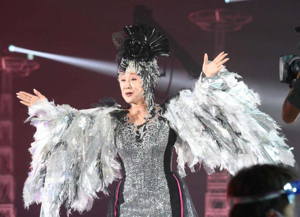 小林幸子、Ｋ-１スペシャルラウンドガール初挑戦　豪華ミニスカで「千本桜」歌唱