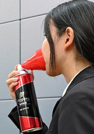 コロナ不安で酸素缶品切れ　医師「頼るのは危険」と警告