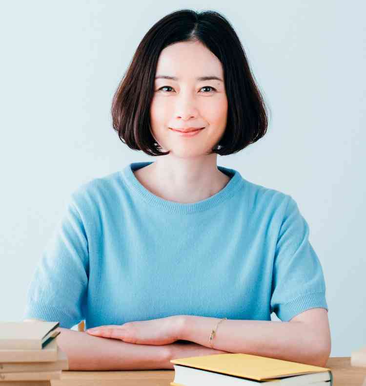 原田知世がテレ東初主演、益田ミリの「スナック キズツキ」ドラマ化