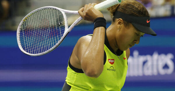 【テニス】大坂なおみ　暴挙連発で警告！ラケット投げ、ボール打ち込みに解説陣「残念な行為」 | 東スポのテニスに関するニュースを掲載