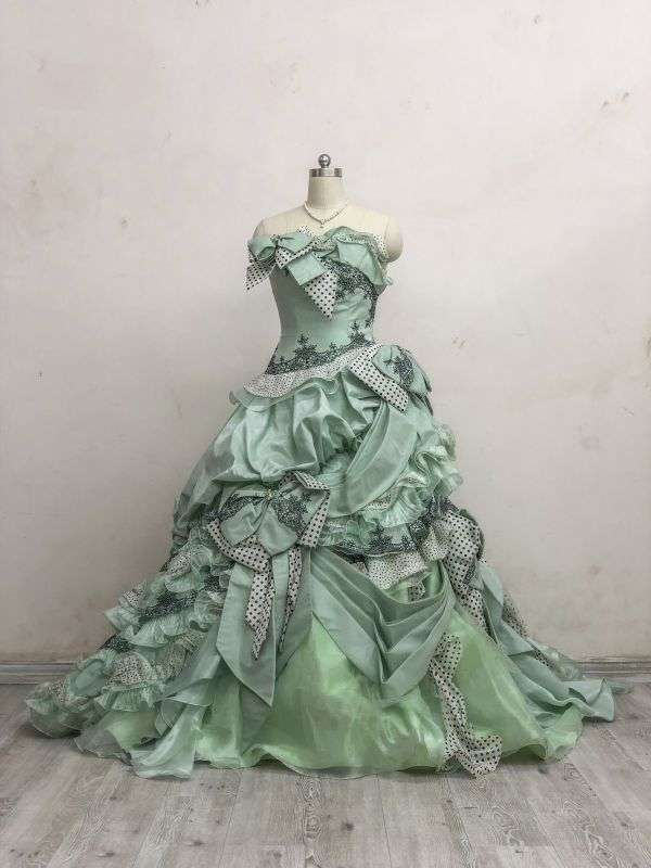 ブリブリなウェディング、カラードレスが見たい