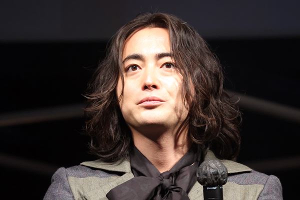 山田孝之　妻子と沖縄に移住！自給自足憧れ1年前から2拠点生活