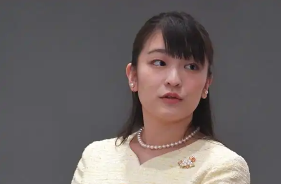 【閲覧注意】眞子様が天皇陛下を『睨む』画像と理由が怖すぎる！！