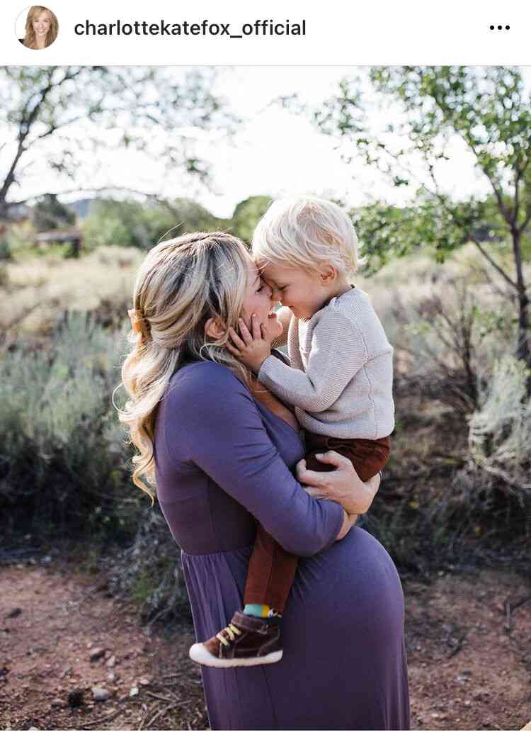 シャーロット・ケイト・フォックス、第２子妊娠を報告「あなたの小さなおててを握れることを心待ち」 : スポーツ報知