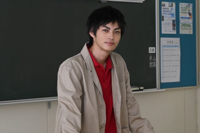 神尾楓珠、22歳で初先生役 “好きな事に全集中”の型破りなキャラクター「台本以上に面白くできたら」