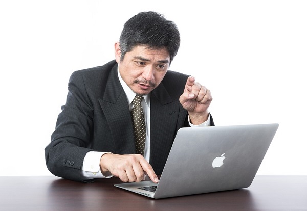 冴えないオッサン、実はスーパー社員だった！「能力を隠して入社」は法律的に大丈夫？ | キャリコネニュース