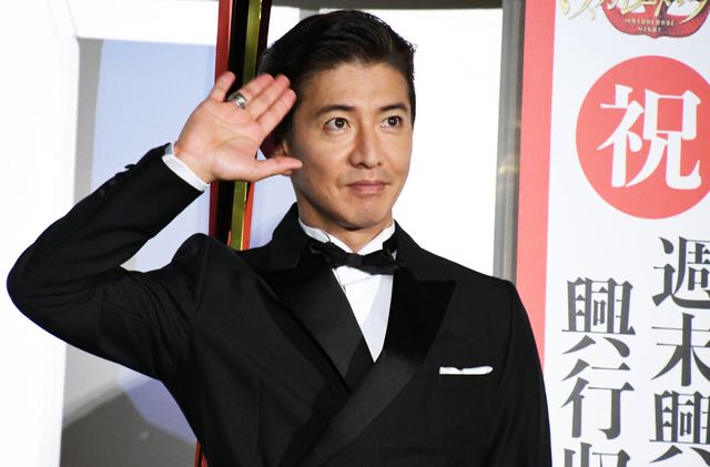 木村拓哉が破顔『マスカレード・ナイト』100万人突破！