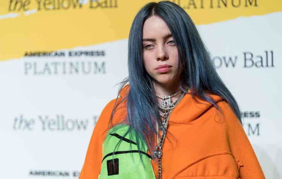 ビリー・アイリッシュ、ダボダボの服を着ている理由がソーシャル・メディアで話題に | NME Japan