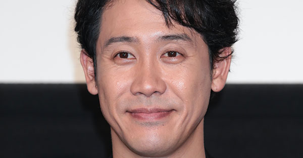 密状態の観客がマスクなしで大歓声…大泉洋司会の音楽番組のコロナ対策が物議 | 女性自身
