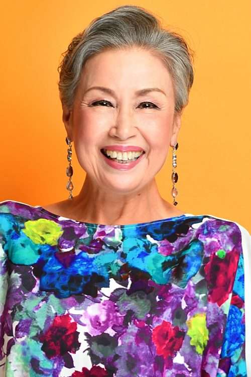 辺見マリ、白髪染めやめグレイヘアに「もういいや、心と体を解放しよう」