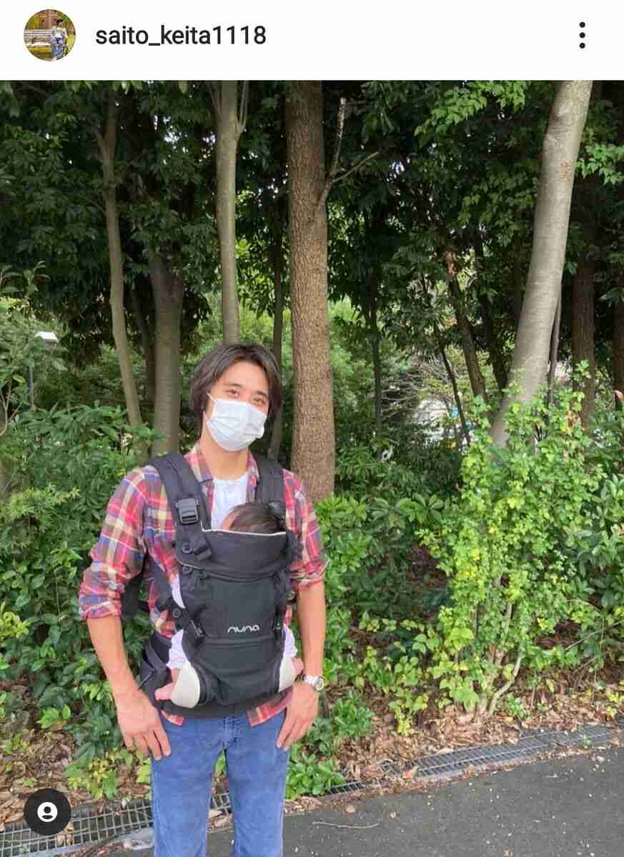 斉藤慶太、0歳長女と抱っこ紐で散歩する姿に「イケメンパパ」の声！「キッズ・ウォー」などで活躍