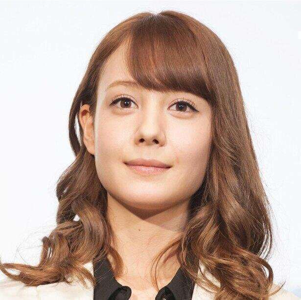 トリンドル玲奈、髪バッサリ…！“ボブヘア”のお人形のような姿に「トリボブめちゃめちゃ可愛い」「惚れてしまう」の声 | WEBザテレビジョン