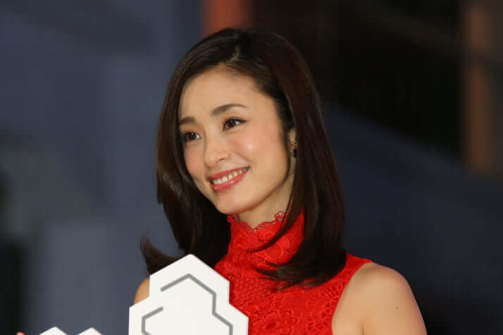 「松本潤」「上戸彩」の夫婦モノドラマが来年1月スタート　背景に「ドクターX」に対抗したいオスカーの思惑