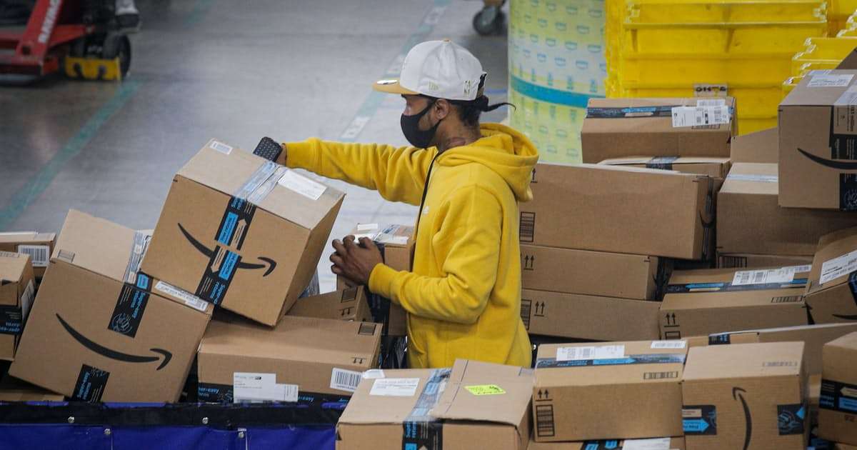 Amazon、従業員の学費を全額負担　75万人対象: 日本経済新聞