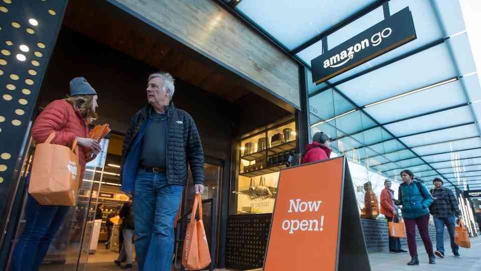 Amazon Go、無人キャッシュレス決済のはずが現金OKにして有人対応 | ギズモード・ジャパン