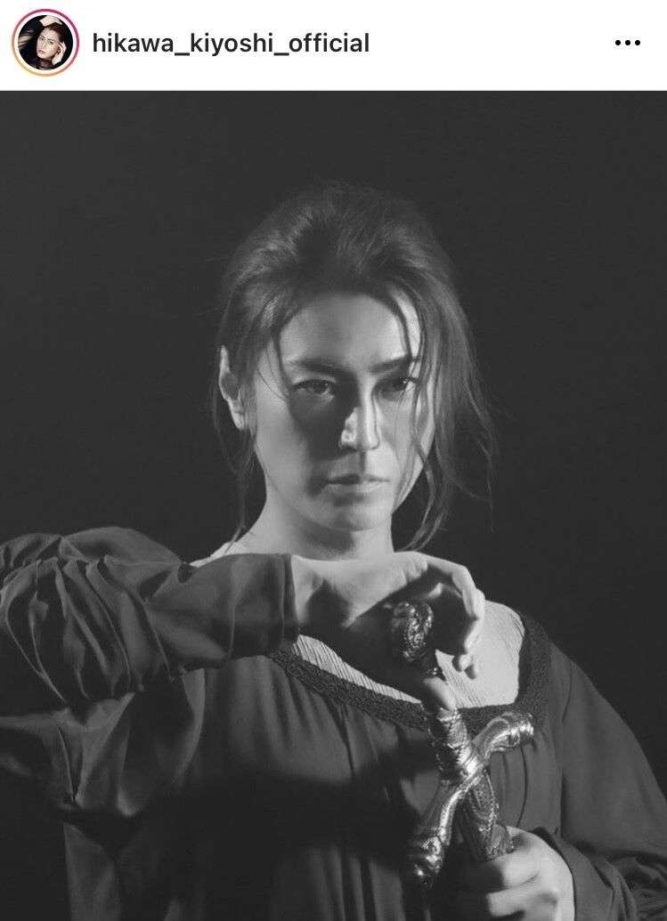 氷川きよし、ロングドレスで剣を構える美ショット「私がやらなきゃ誰がやるの!」