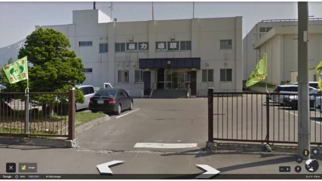 「夜なのでばれないと」