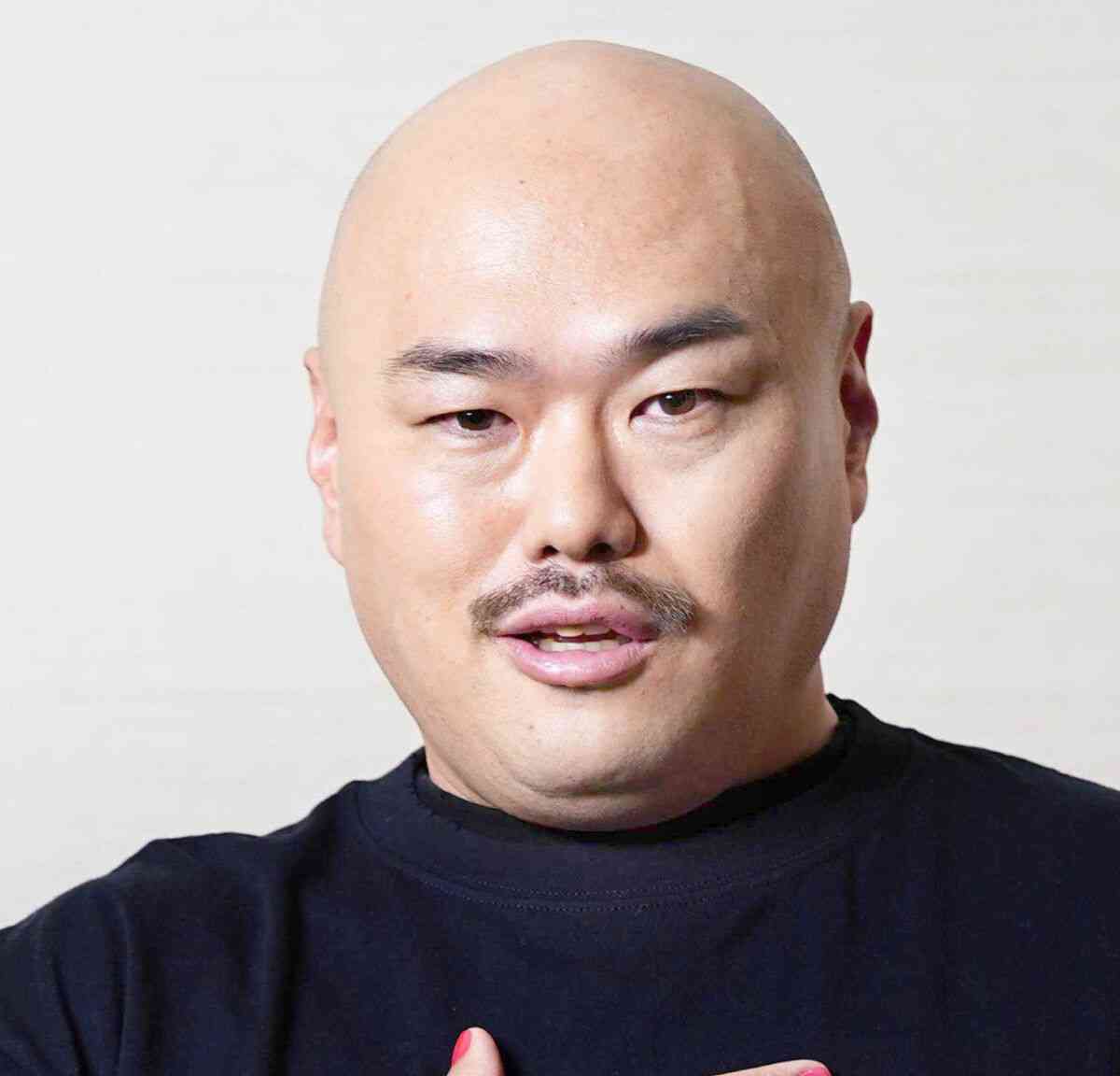 安田大サーカス・クロちゃん、ヘルシーなサラダ山盛り朝食を公開…朝からトレーニングと健康的