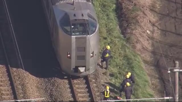 特急列車と乗用車が衝突 踏切内に誤って進入か… JR函館線 約4時間運転見合わせ 特急11本運休