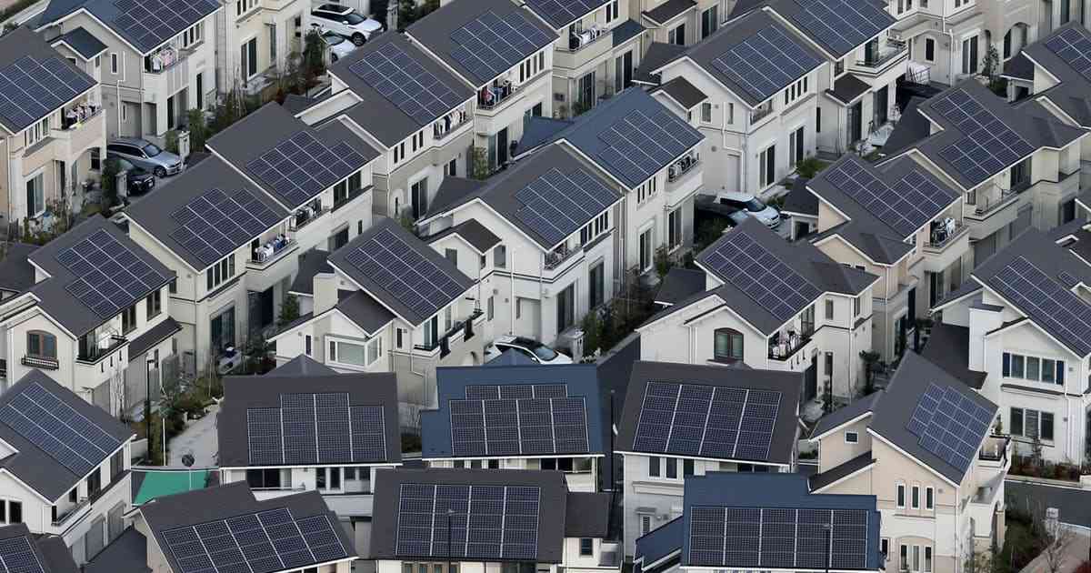 小池知事、太陽光発電「新築住宅への設置義務化を検討」: 日本経済新聞