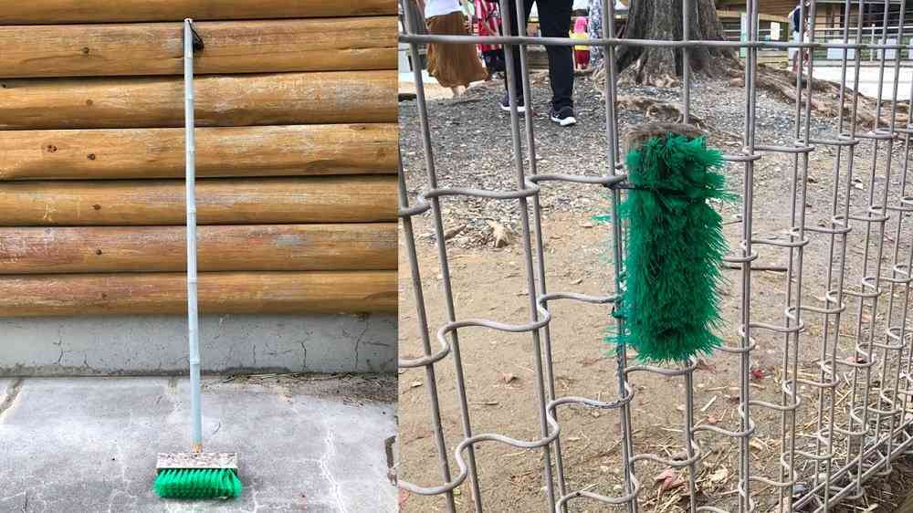 かゆい頭をヤギたちがゴシゴシ！ 壊れた“デッキブラシ”を再利用したら大ヒットしました