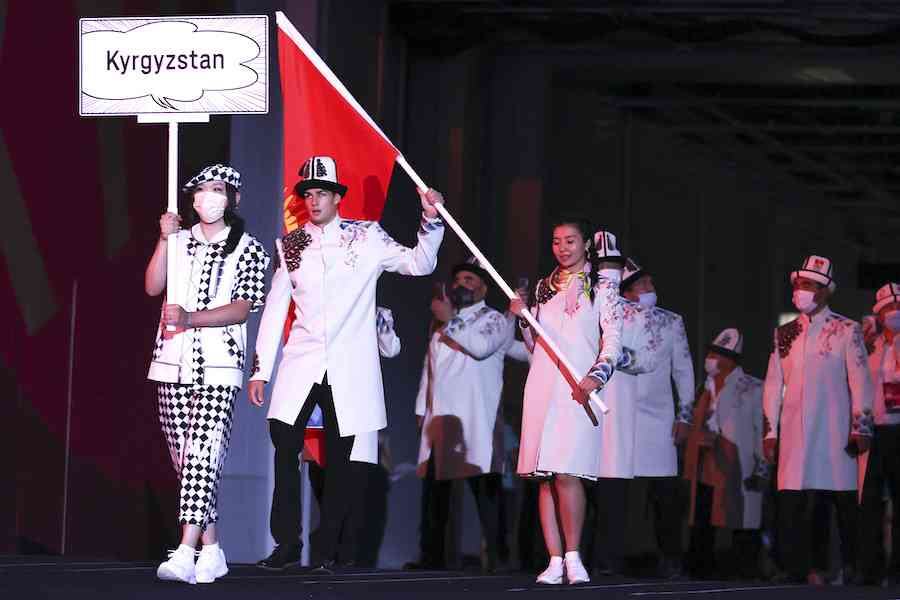 「圧倒的な王子様感」　イケメンすぎるキルギス選手　桜と伝統文様の民族衣装も素敵（Hint-Pot） - Yahoo!ニュース