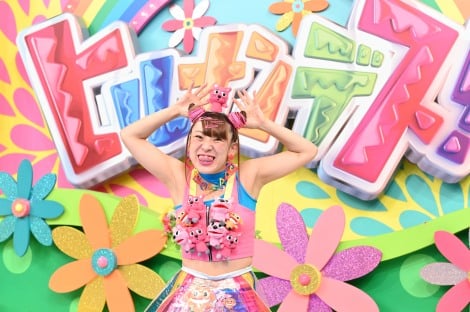 フワちゃん、『ヒルナンデス!』月曜レギュラー加入に歓喜 限定衣装でハイテンション「ついに来たんデス~!」