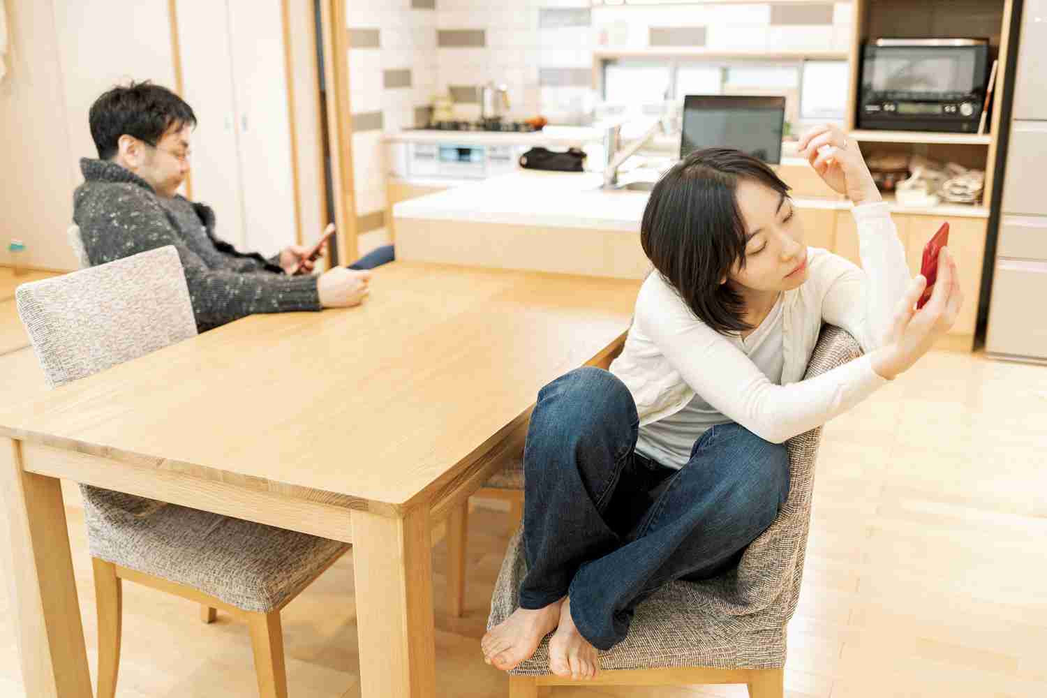             「子供が独立したら一緒にいる意味ない」家庭崩壊も離婚に踏み出せない“ゾンビ夫婦”たち | 日刊SPA!        