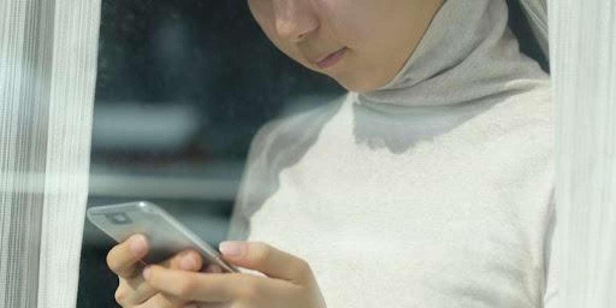 子ども性被害の背景に「グルーミング」 オンラインで知り合い、妊娠した中学生も