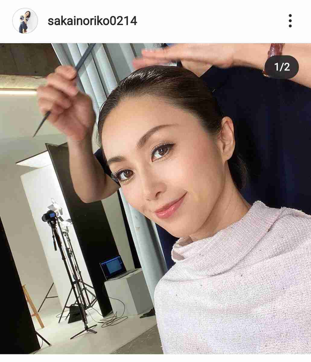 酒井法子、デコ出しオールバックへアの最新ショットに絶賛の嵐「きれい」「美人だから似合う」