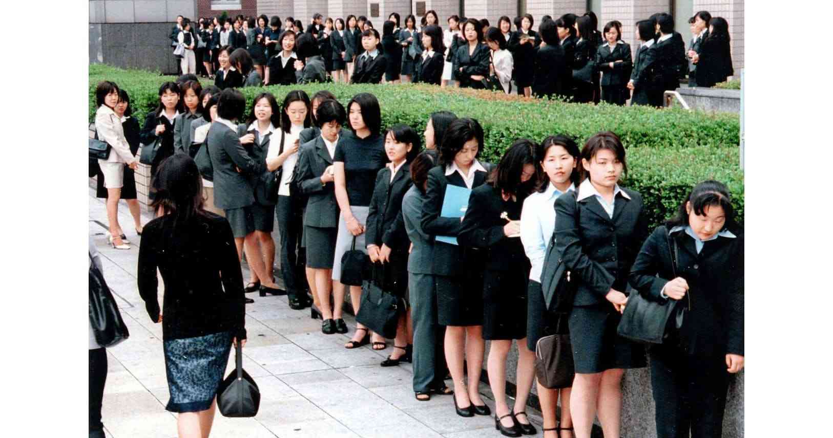 アラフォー独身女性、4割が非正規｜NIKKEI STYLE