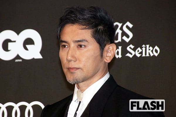 ジャニーズ退所後の “勝ち組” は「CM高ギャラ」本木雅弘…「推定年収3億円」手越祐也は “先行き不安” の声も | Smart FLASH/スマフラ[光文社週刊誌]