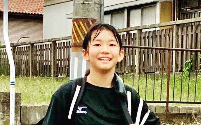 《山形13歳女児イジメ飛び降り自殺》「救える命だったんだよ！」「加害者は今も大手を振って歩いている」怒号飛び交い、涙する母親も…　緊迫の“保護者説明会”90分間 | 文春オンライン