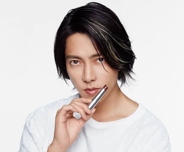 ジャニーズ退所後の “勝ち組” は「CM高ギャラ」本木雅弘…「推定年収3億円」手越祐也は “先行き不安” の声も