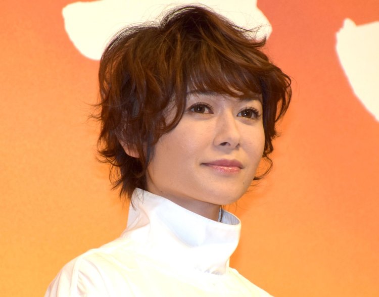 真木よう子、金髪に大胆イメチェン「イケメン!!」「ちょっとやんちゃっぽく見えていい！」 | ORICON NEWS