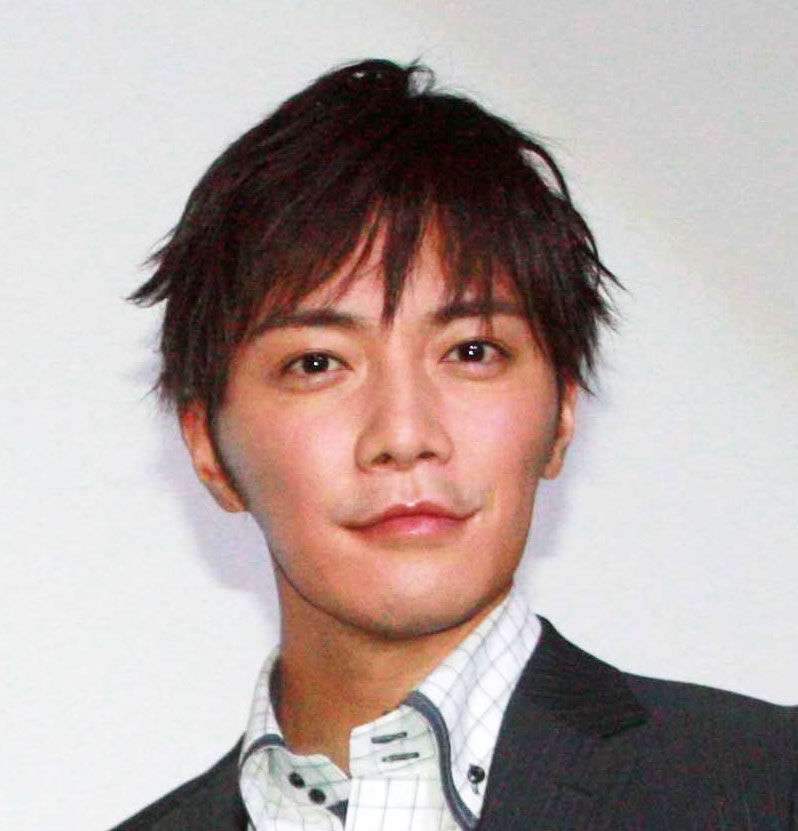 元・成宮寛貴、伊藤歩と寄り添う2ショット公開「すばらしい女優の歩ちゃんも一緒に」