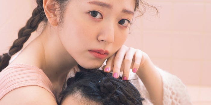 鈴木愛理&アンジュルム上國料萌衣、ペアルックで奇跡のハロプロ先輩後輩ショット - モデルプレス