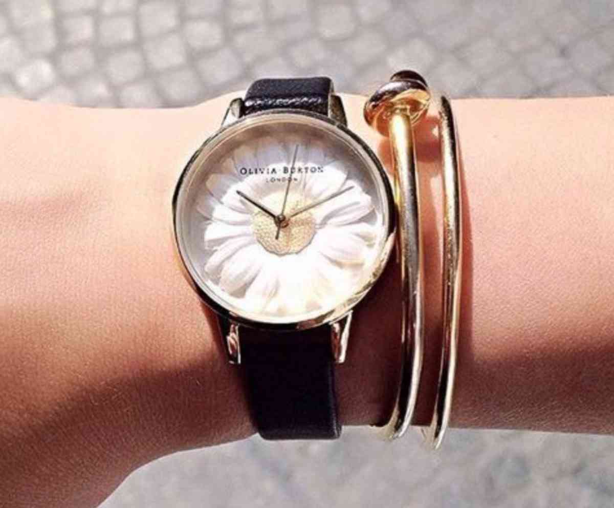 オリビアバートン(時計)がダサい？4つの理由と年代・異性別の評判まとめ！ - RichWatch