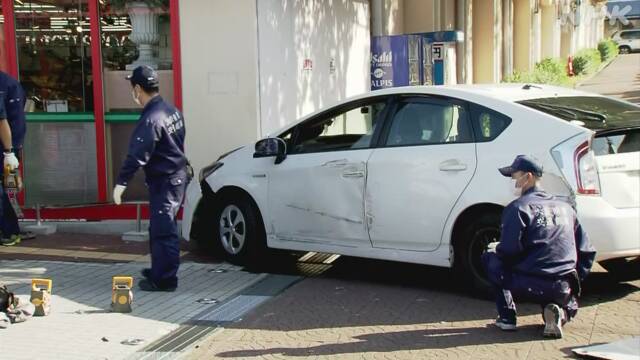 スーパーで高齢者が運転する車 複数の人はねる 1人死亡 大阪 | 事故 | NHKニュース