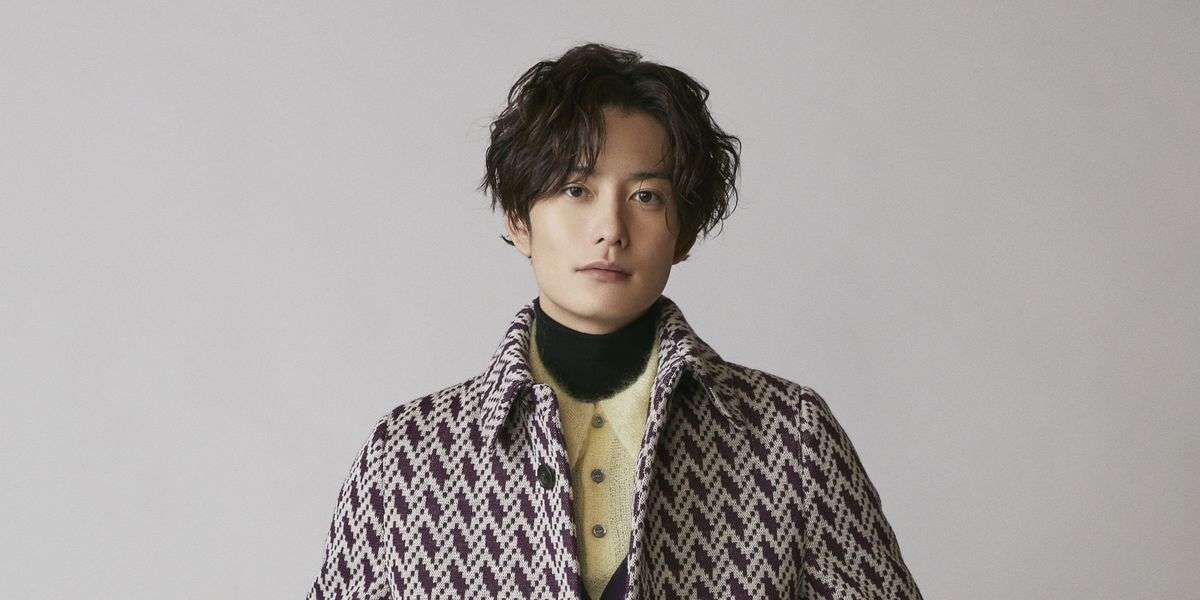 舞台でも存在感絶大！　俳優・岡田将生の華やかさと狂気に間に見えるもの｜カルチャー｜ELLE［エル デジタル］