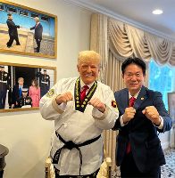 【米国】テコンドー名誉９段授与されたトランプ前大統領「私が再選したら米国会議事堂にテコンドーの道着を着て行く」 ｜ 保守速報