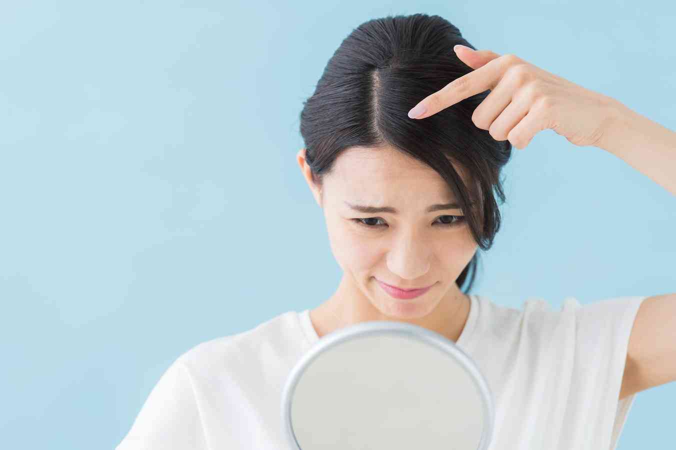 「なぜ黒髪ばかりが抜ける？」「ストレスで白髪が増える？」500人に聞いた白髪にまつわる疑問を解説  [ヘアカラー] All About