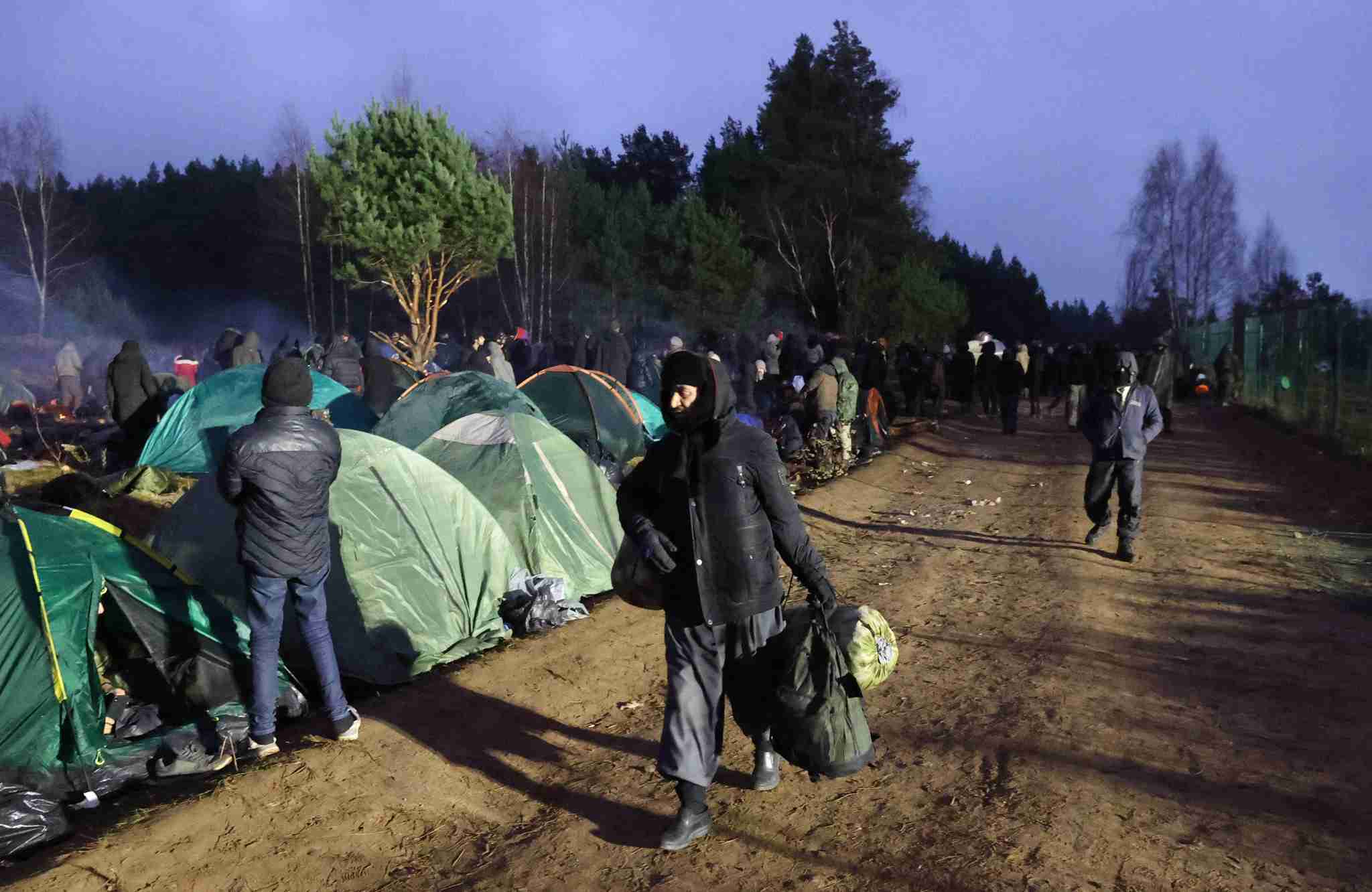 ポーランド、国境突破の移民200人拘束 G7はベラルーシ非難（ＡＦＰ＝時事） - Yahoo!ニュース