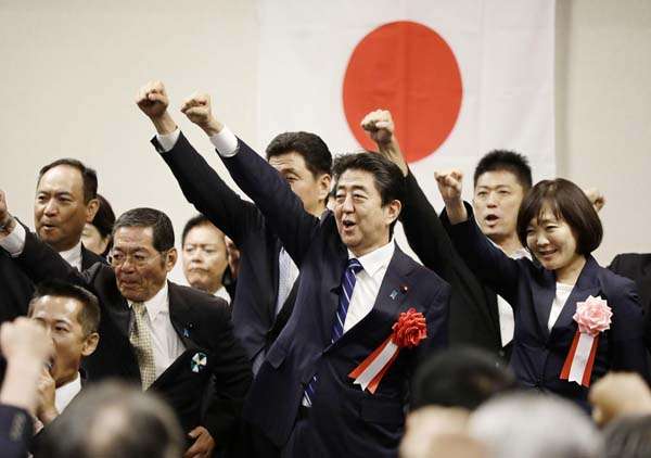 【安倍晋三】安倍首相“#ケチって火炎瓶”スクープ 山岡俊介氏が真相語る｜日刊ゲンダイDIGITAL