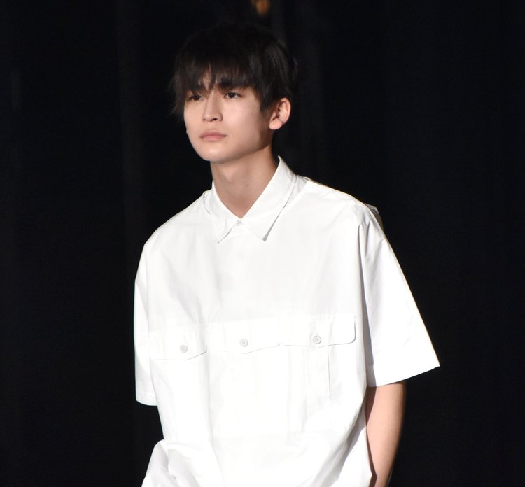 高橋文哉の“寝顔姿”に反響「姉ちゃん（吉高由里子）がいない間に…」　『最愛』オフショット | ORICON NEWS