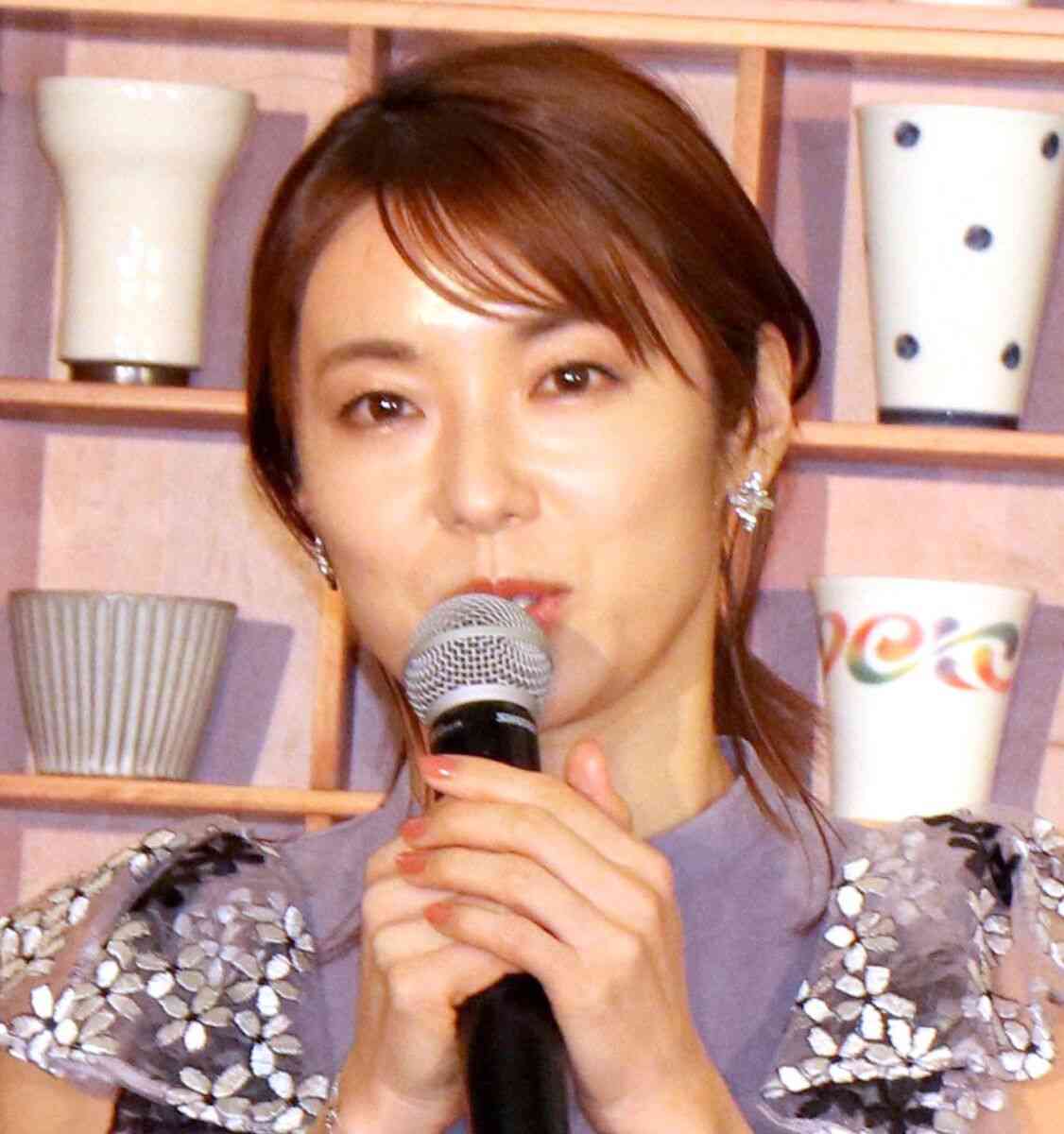内山理名、40歳の誕生日を報告「とっても綺麗です」「増々お美しく」の声