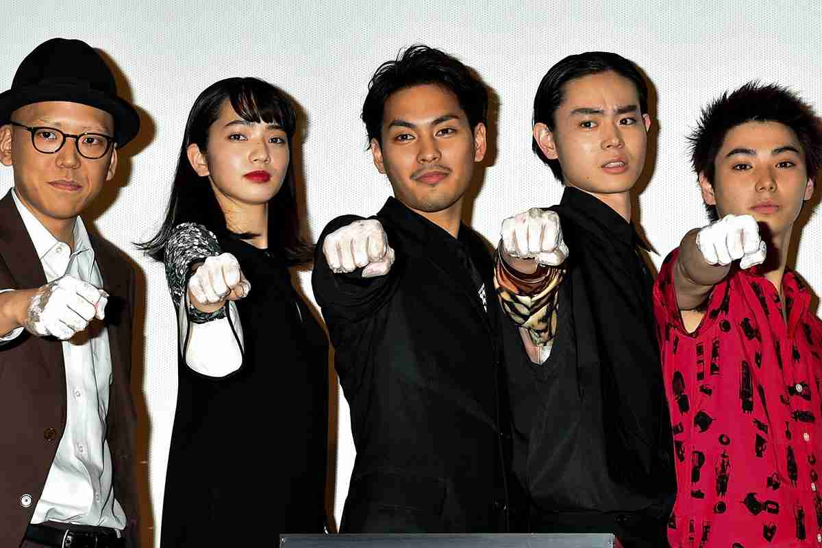 小松菜奈に2度フラれた菅田将暉　3回目で成功し友人と祝賀パーティー