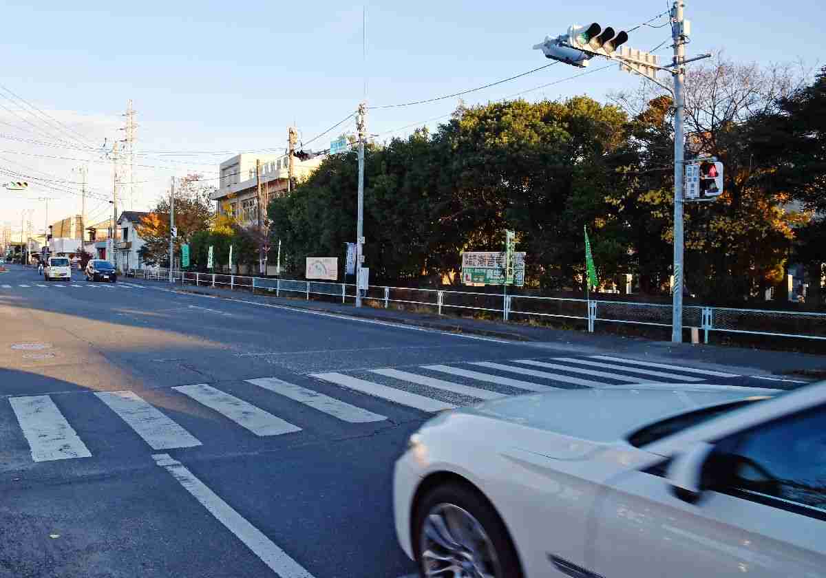 横断歩道渡っていた幼稚園児の列に車、男児２人と教諭けが　佐賀市神園の市道　｜事件・事故｜佐賀新聞ニュース｜佐賀新聞LiVE
