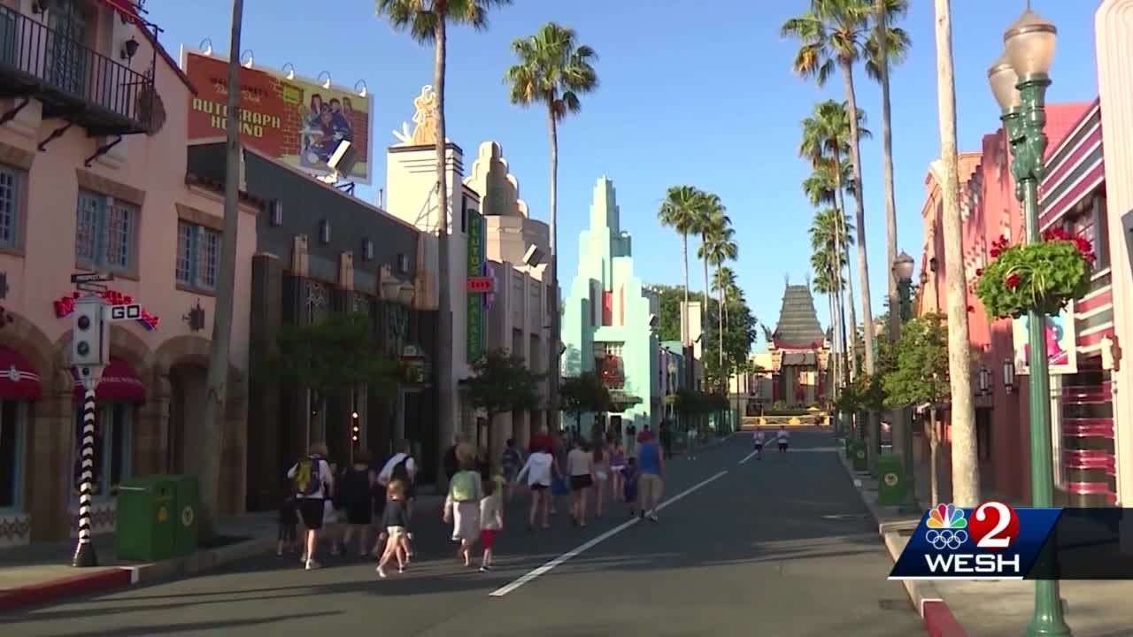 Disney World halts vaccine mandate after DeSantis restricts requirements - YouTube